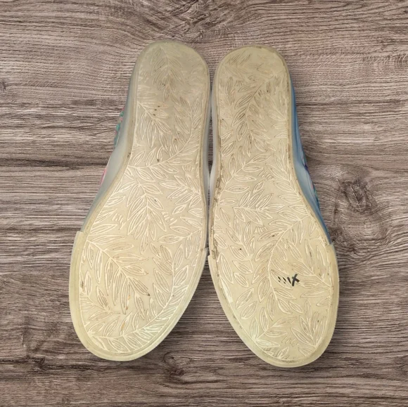 Lilly Pulitzer Julie Sneaker - Picture 4 of 4